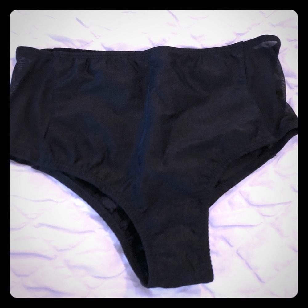 Iheartraves Black booty shorts